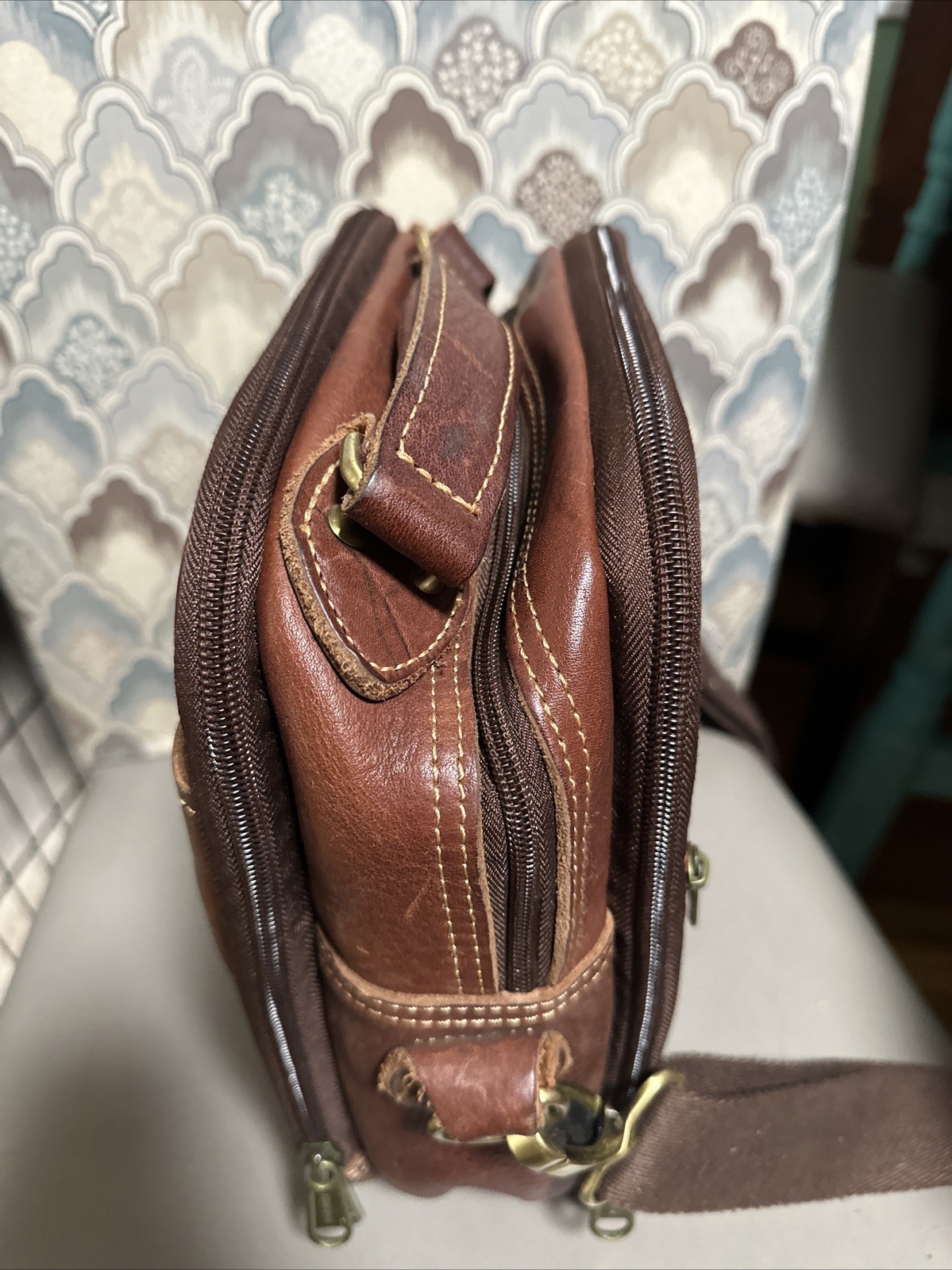 Genuine DULUTH Trading Company tan leather messenger Lifetime Leather Bag image 4