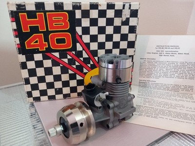 MODELLBOOTMOTOR. HELMUT BERNHARDT / IRVINE HB40 RC GLÜHMOTOR. NEW OLD STOCK.
