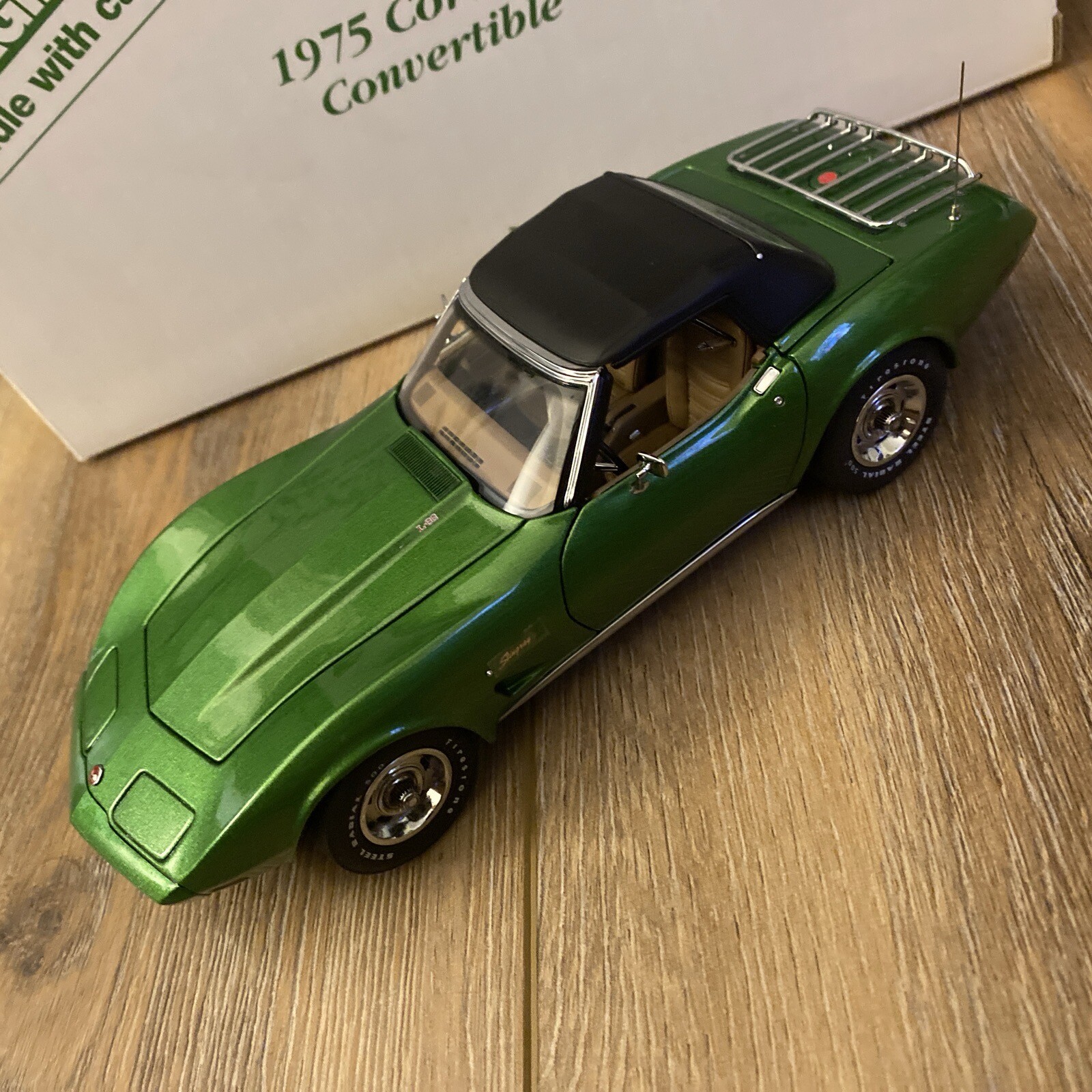 The Danbury Mint 1975 Chevrolet Corvette Stingray Convertible Diecast 1