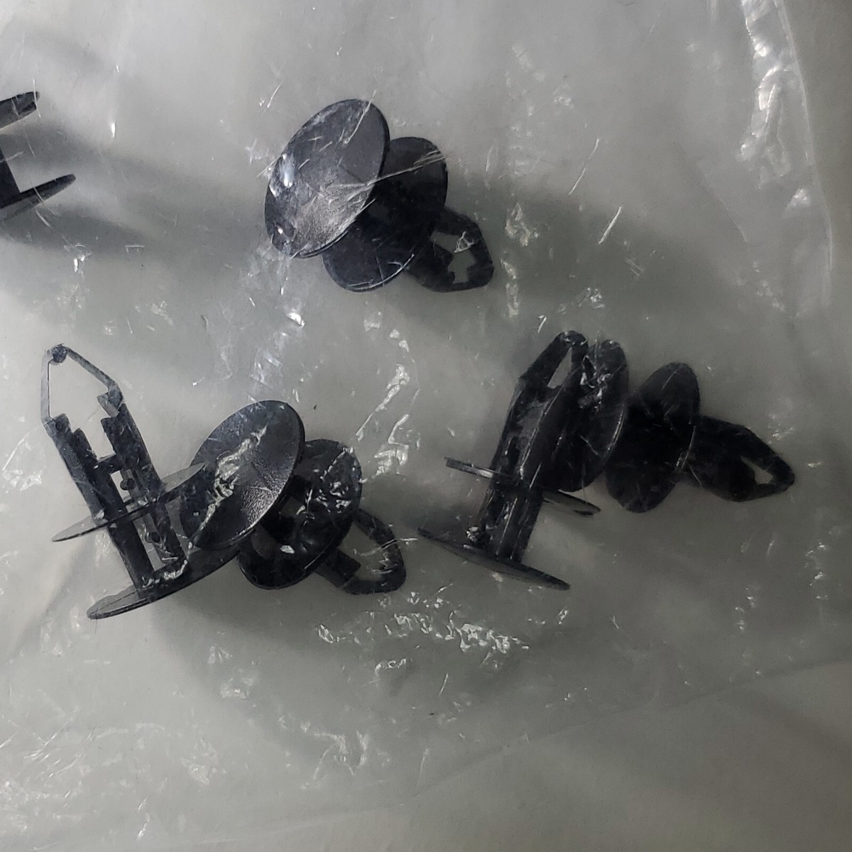 X2 Genuine Nissan Renault Dacia Expanding rivet clip OE 01515