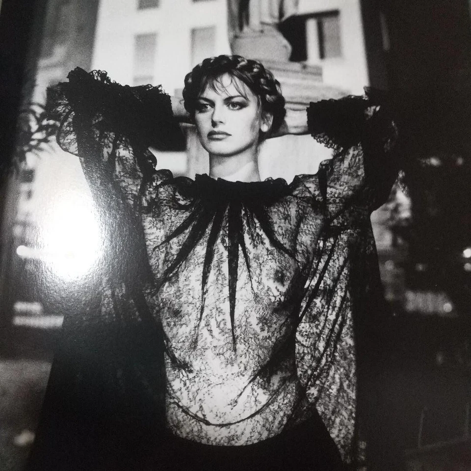 Libro de fotos Helmut Newton mundo sin hombres arte 330 mm tapa dura 151p TASCHEN raro Foto 4 de 4