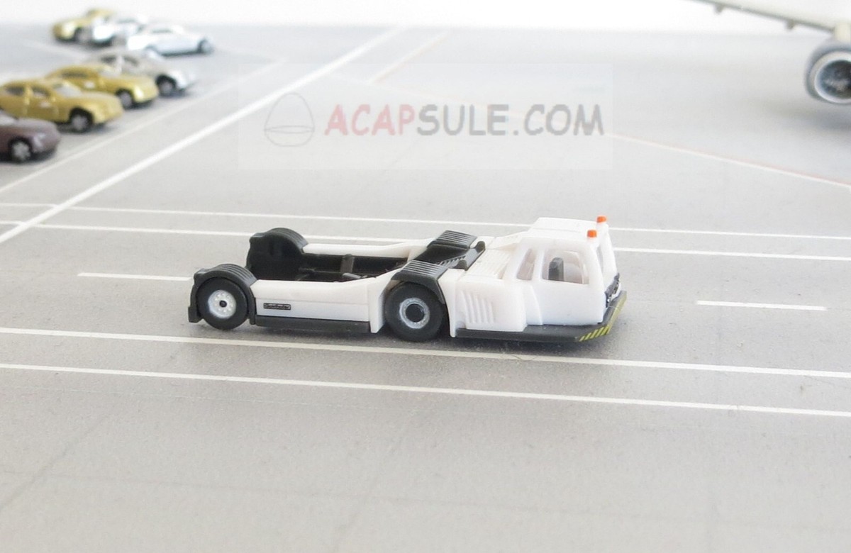 Herpa 570288 Airport Accessories 1/200 Scale Goldhofer AST-2