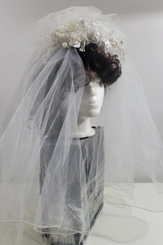 Velo de boda vintage de dos niveles con adornos de cuentas y flores - peine transparente Foto 4 de 4