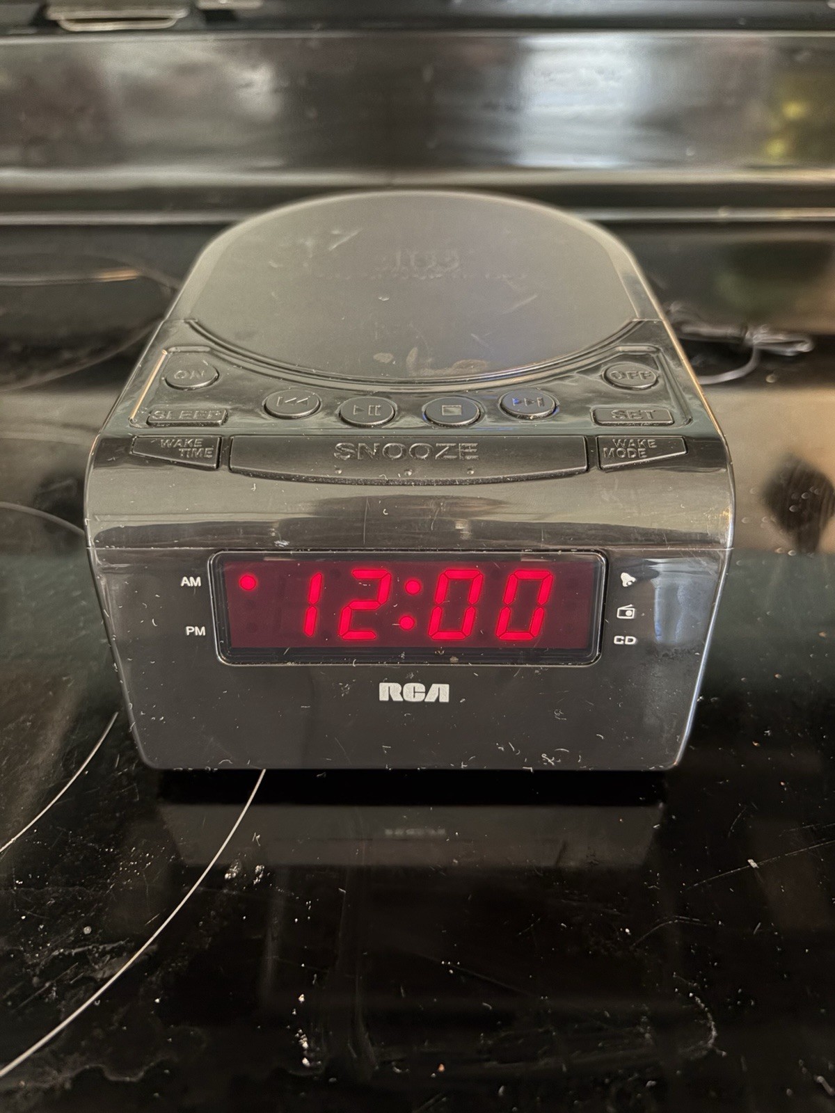 RCA CD Player AM-FM Radio with Alarm & Digital Clock Model RC5610-A Tested Used