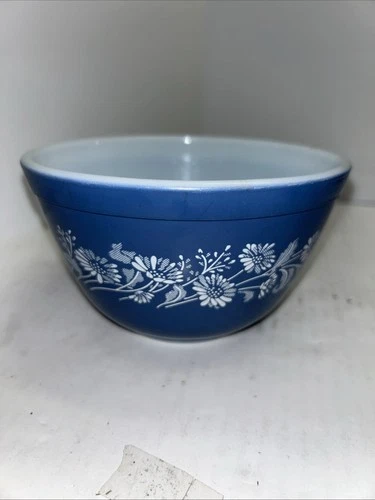 Vintage Pyrex Glass Mixing Bowl # 401 Colonial Mist Blue 750 ml