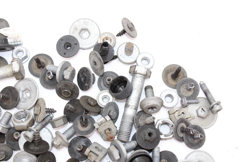 BMW F30 320i 330i 335i 340i 2012-2018 debajo del auto lote de pernos tuercas arandelas tornillos Foto 3 de 4