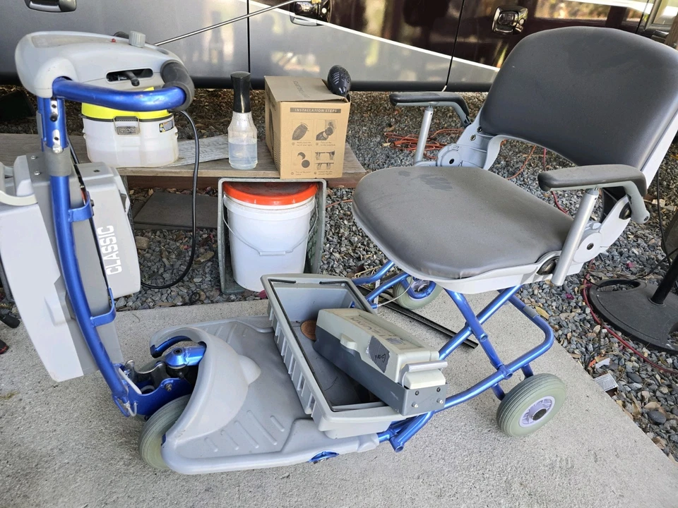 Scooter de movilidad plegable clásico ligero Tzora Foto 2 de 2