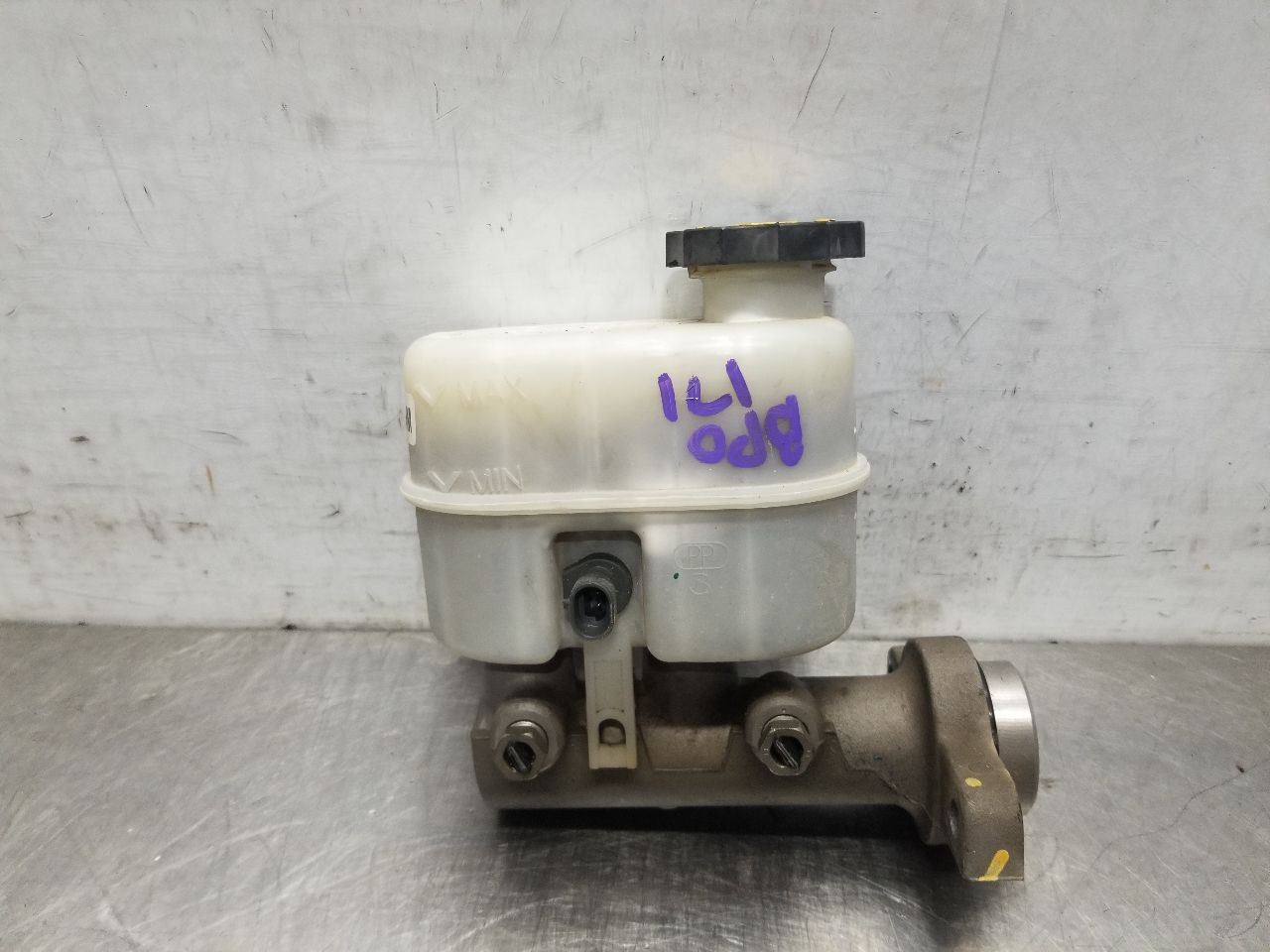 12 2012 GMC SIERRA 1500 SLT 5.3L BRAKE MASTER CYLINDER