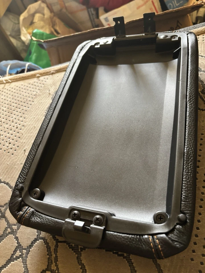 Pontiac GTO 2004-06 reposabrazos central remanufacturado en cuero negro/puntada naranja Foto 2 de 4