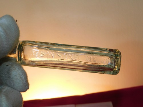 Australian Antique Bottle 3 /IN /ONE /OIL Co "THREE IN ONE" 1oz bottle 1900's - Picture 4 of 7