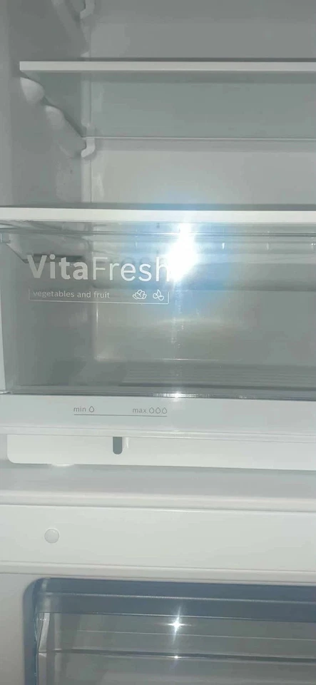 Bosch KGV39VLEAS Serie 4 Frigorifero combinato Argento da libera installazione - Immagine 3 di 4