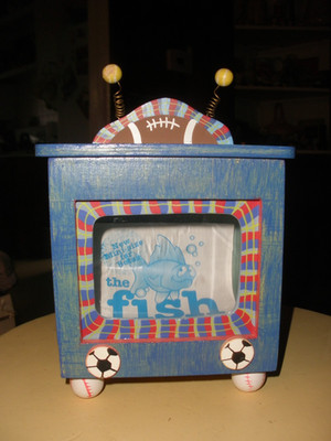 Vintage TV Shaped Pint Sized Beta Sports Mini Fish Tank Aquarium Becky Lunney