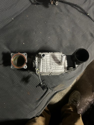 Lexus NX300 18 2018 OEM 2,0 L turbo intercooler montaje - Imagen 4 de 5