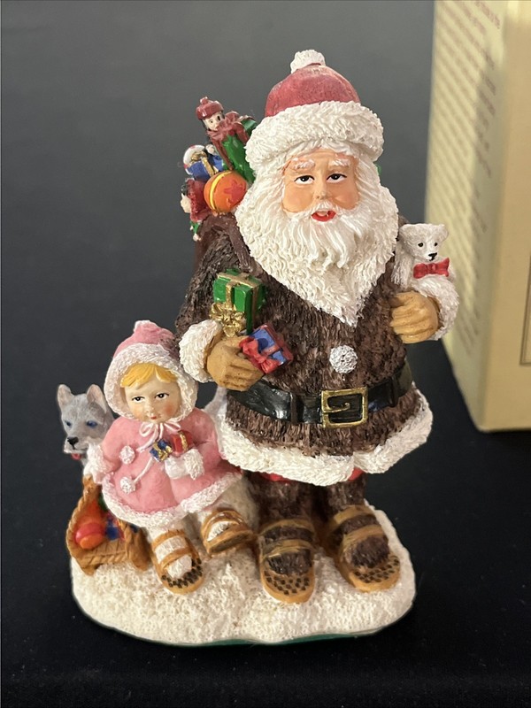 International Santa Claus Collection Eskimo Santa & Snow Baby Figurine w/Box