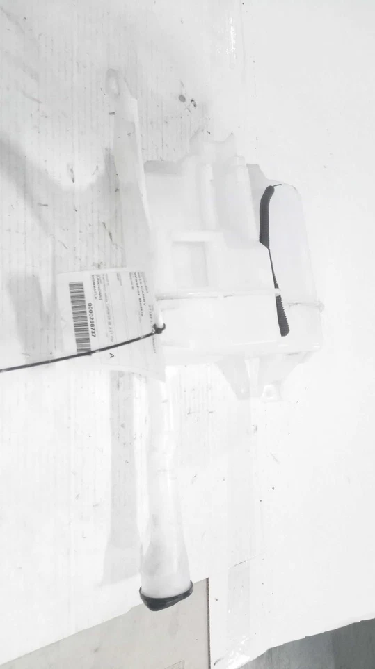 Used Washer Fluid Reservoir fits: 2015 Toyota Camry Grade A Foto 2 de 4