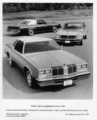 1976 Oldsmobile Supreme Brougham Omega & Delta 88 Royale-Crown Press Photo 0208