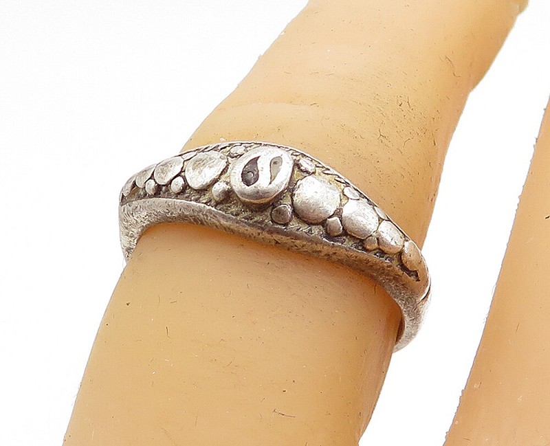 925 Sterling Silver  Vintage Thin Circle Pattern Band Ring Sz 6.5  RG3724