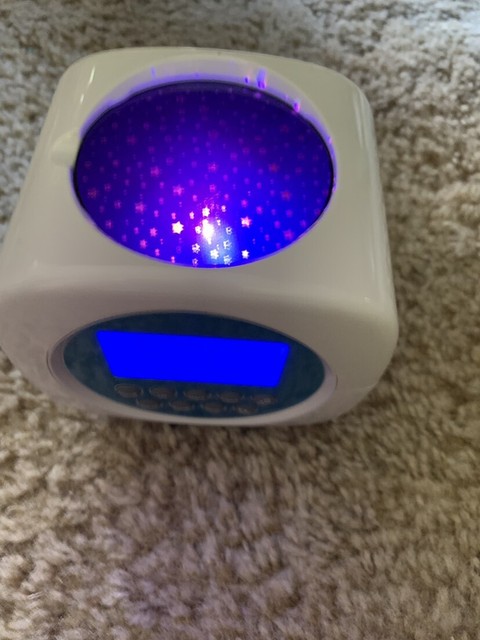 Discovery Kids Digital Alarm Clock Sound Machine Stars Projection Star