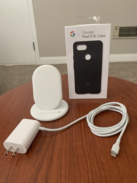 Google Pixel Stand Wireless Charger & Google Pixel 3 XL Fabric Case