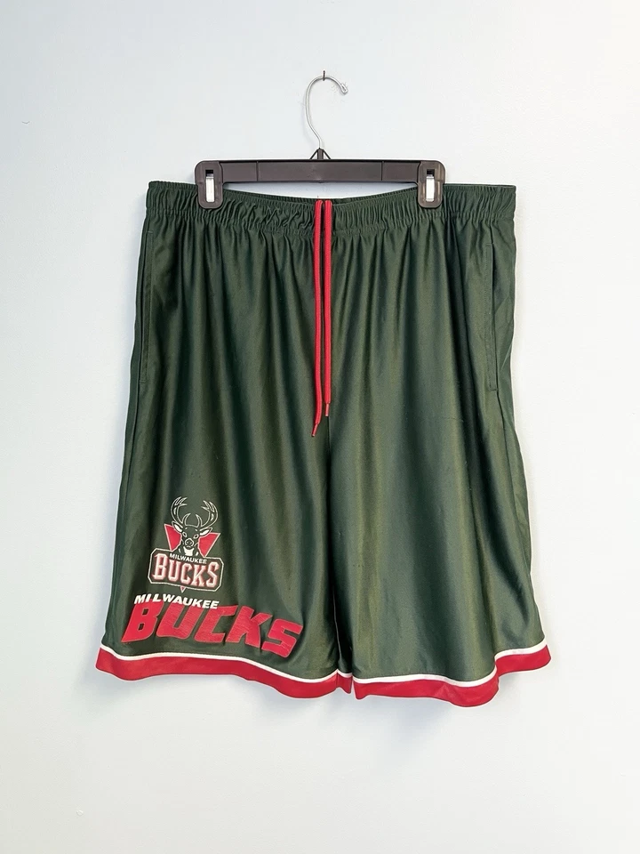 Shorts de basquete Milwaukee Bucks 2XL verde vermelho logotipo retrô equipamento para fãs da NBA - Imagem 2 de 4