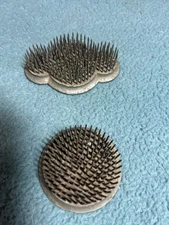 2 SPIKE Pin METAL FROGS  VTG Unbranded