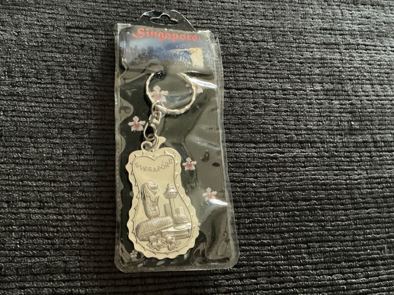New  Never Opened Silver Tone Vintage Singapore. The Merlion Key Ring Souvenir