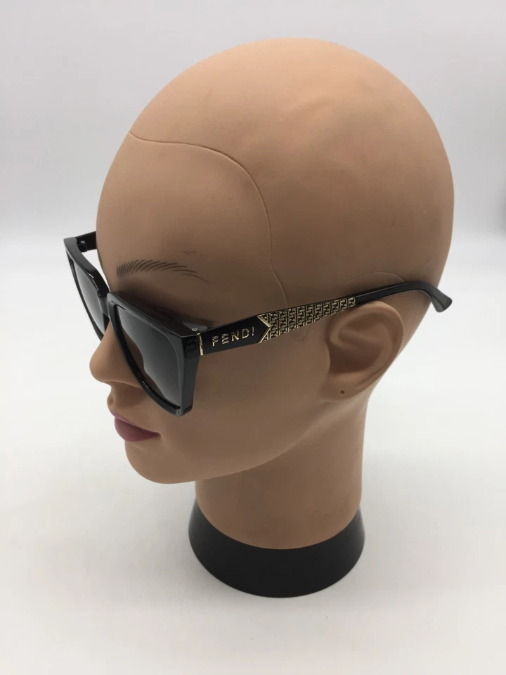 Женские дизайнерские солнцезащитные очки Fendi в черной оправе с полным ободком с серыми линзами 55-18-143 - Изображение 3 из 4