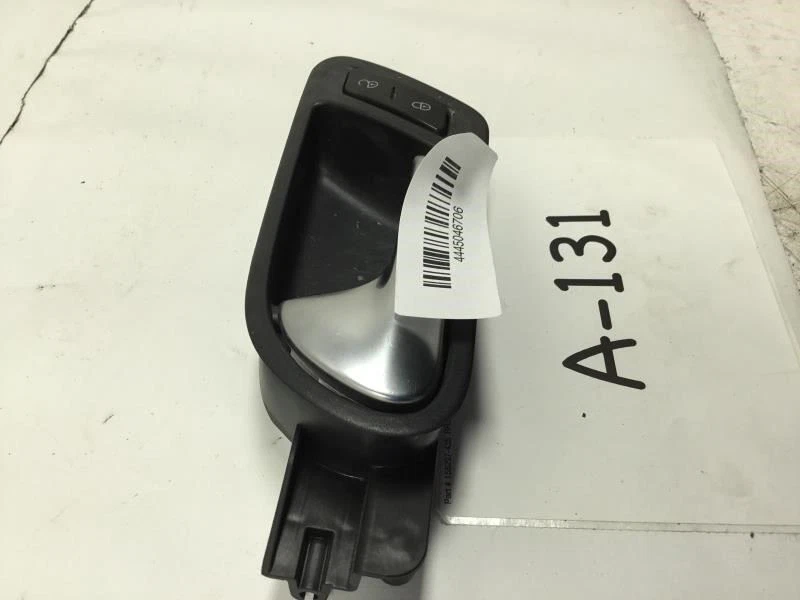 Volkswagen Tiguan 2009 manija interior puerta del conductor trasera izquierda OEM+ Foto 2 de 4