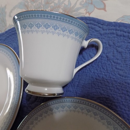 Royal Doulton LORRAINE Cup Saucer & Salad Plate English Fine Bone China - Picture 11 of 12