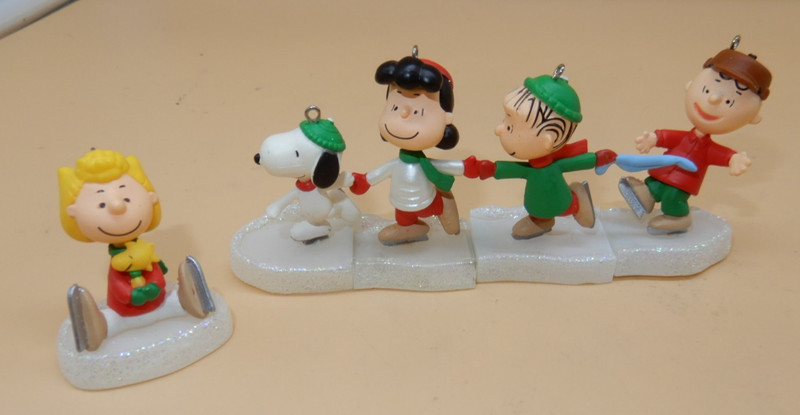 2010 Hallmark SNOOPY ON ICE Peanuts complete set 5 magnetic mini ornaments