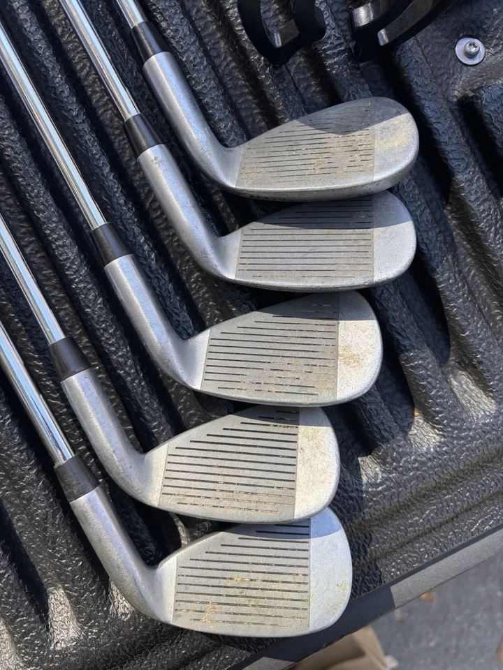 Wilson Ultra LH Golf Set 5-9 PW Driver and Fairway Wood Steel Shafts - Image 2 of 4