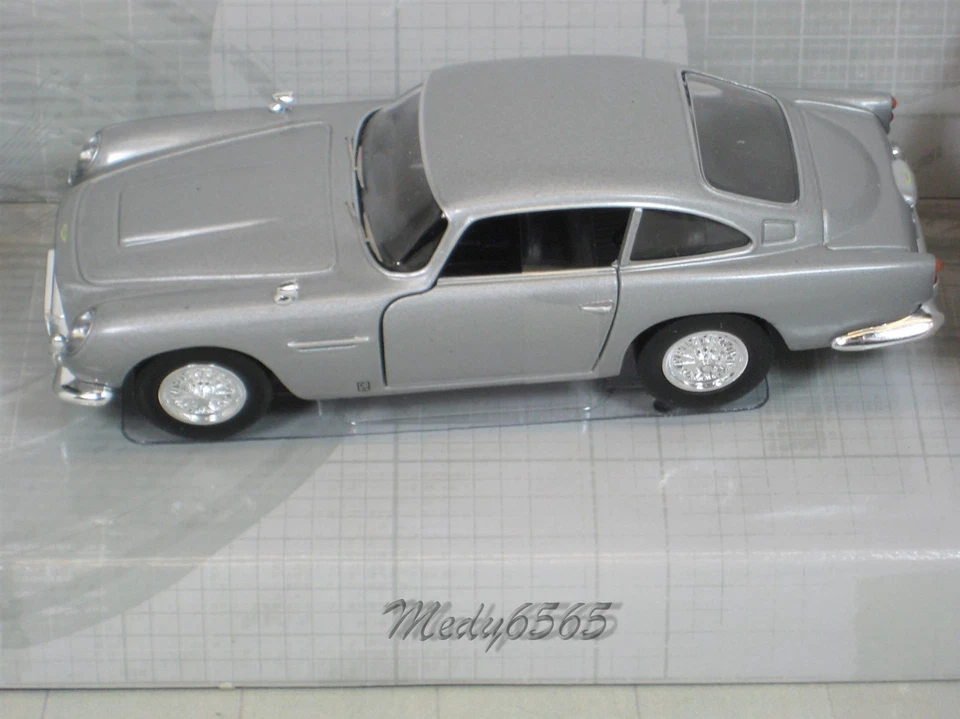 Corgi James Bond "SkyFall" W/Figure Aston Martin DB5 Scale1/36 - Image 3 of 4