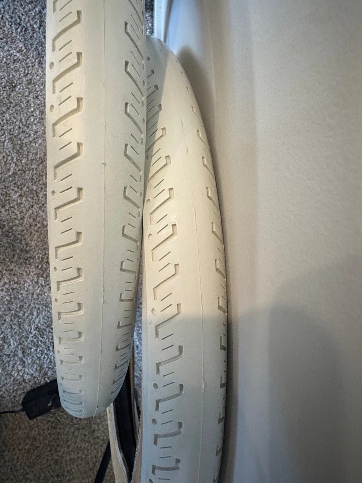 Haro HPF 20x2.0 Tire (OG 80’s) - Image 4 of 4