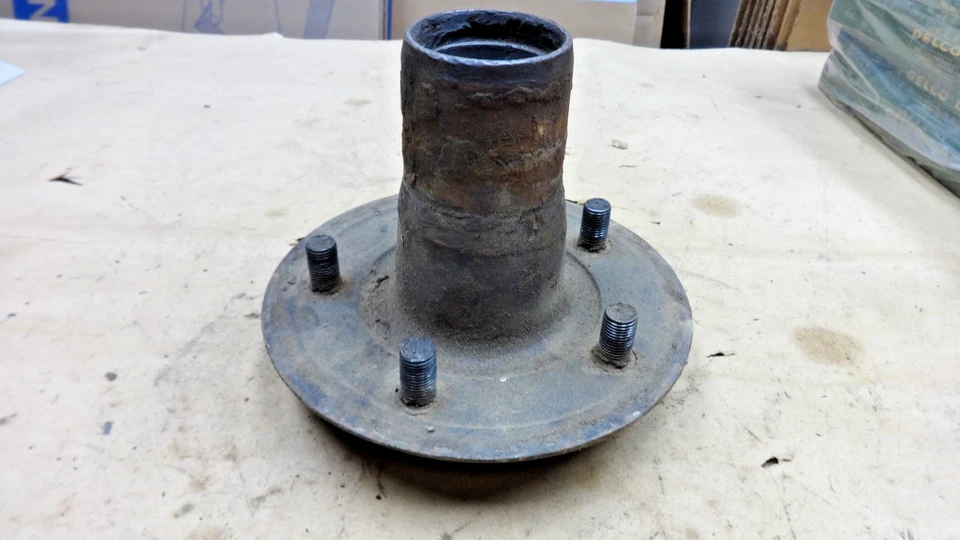 Buje delantero Ford modelo T 1926 1927 para rueda de radios de cable original + Foto 2 de 4