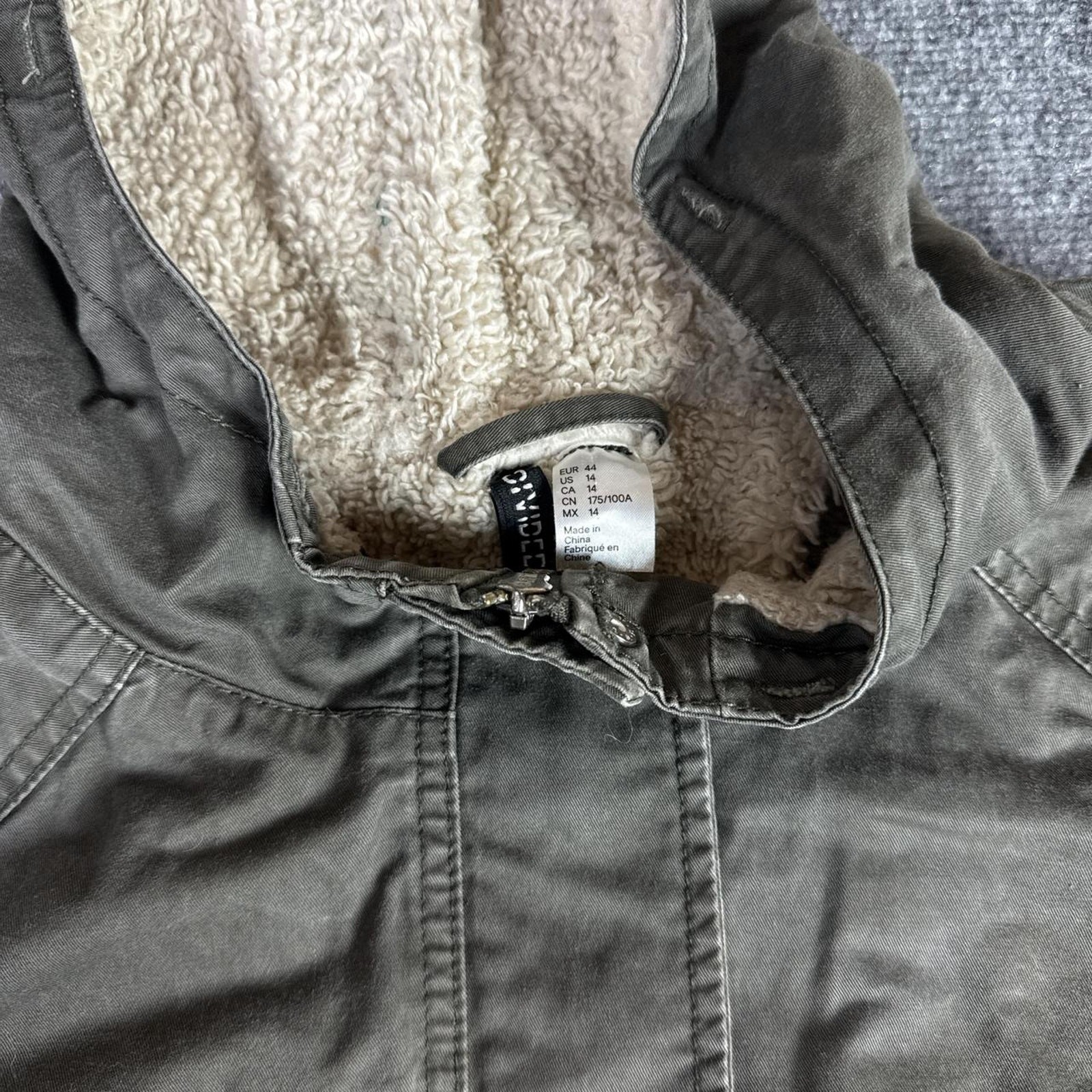 Green sharpa winter jacket jacket - image 2