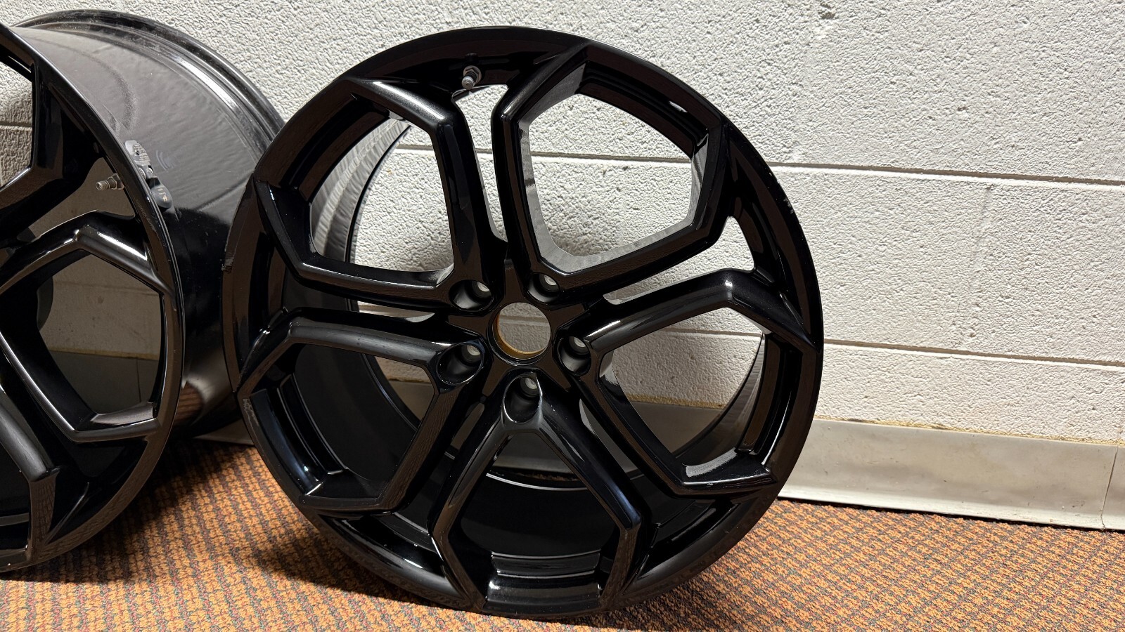 OEM Lamborghini Aventador Iperione Rims (Set of 4) - 19" 20" Staggered