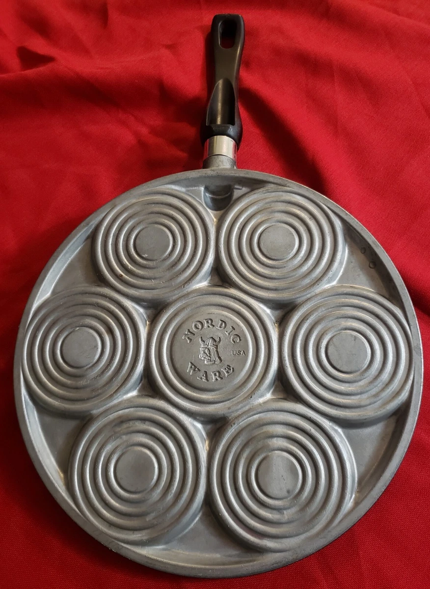  Nordic Ware Holiday Pancake Pan: Christmas Pancake Pan: Home &  Kitchen