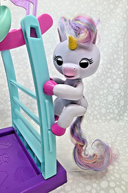 Fingerlings: Interactive Baby Animals Lot Of 5 And- Jungle Gym Playset Adorable!