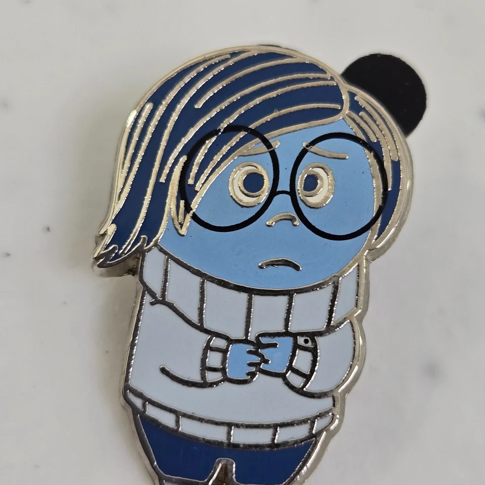 Prendedor Coleccionable Disneyland París Pixar Inside Out Tristeza Azul Parques Disney DLP Foto 2 de 4