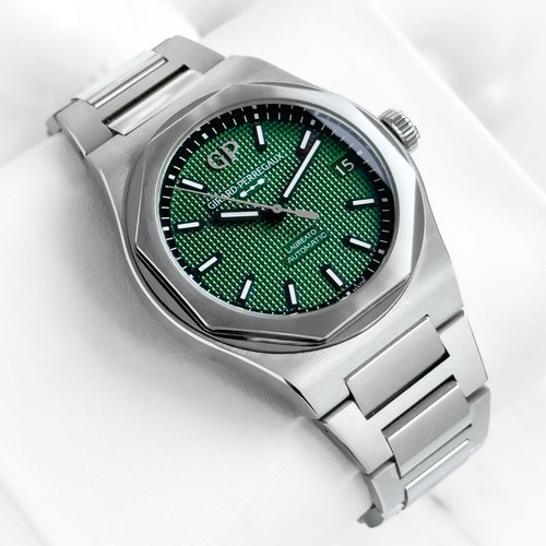 2025 Girard-Perregaux 42mm Laureato Green Men's Watch - 81010-11-3153-1CM Full S