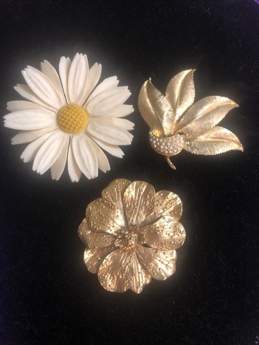 Three  stunning Large vintage pins brooches -flowers