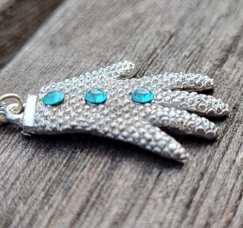 Nuevo de lote antiguo (8) Collar colgante de mano plateado para quiromancia con estrás azul mágico - Imagen 8 de 8