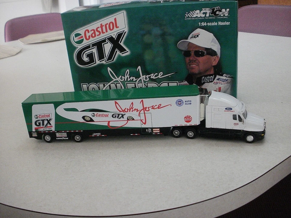 NHRA 1/64 JOHN FORCE 2002 CASTROL HAULER 1/3,012 - Image 3 of 4