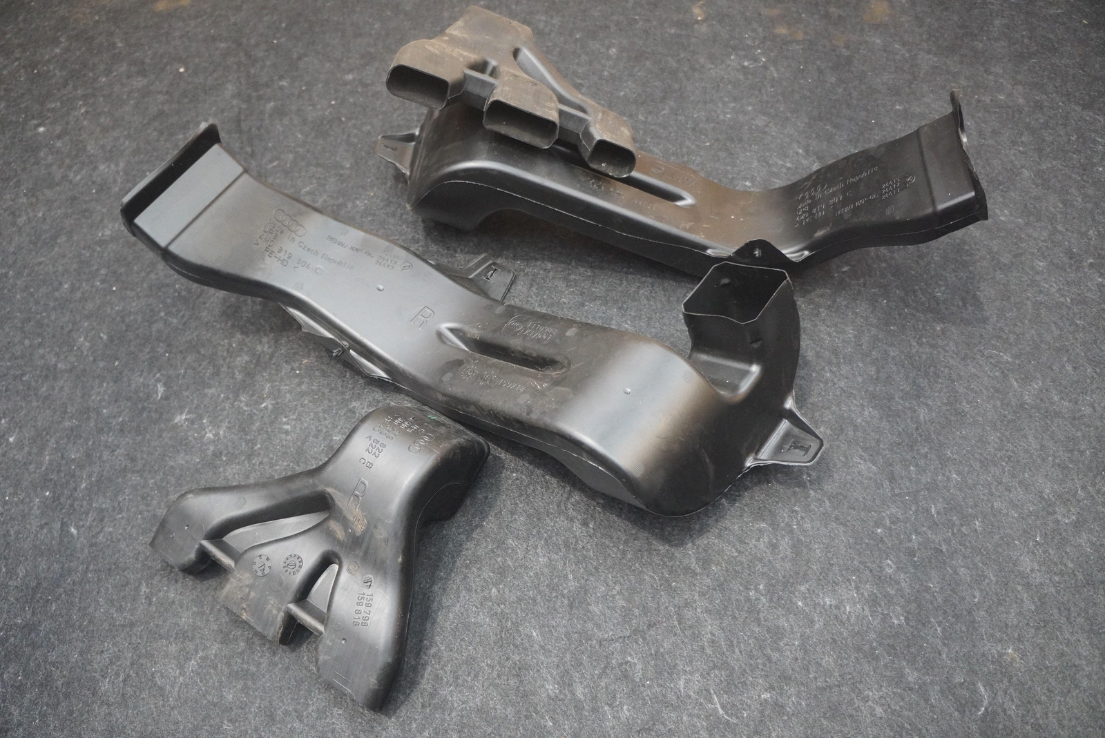 Set 3 Rear Footwell Air Duct Vent 4M0819803C OEM Lamborghini Urus 2019