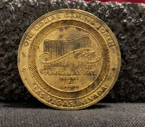 MANDALAY BAY LAS VEGAS, NV $1 GAMBLING TOKEN VINTAGE