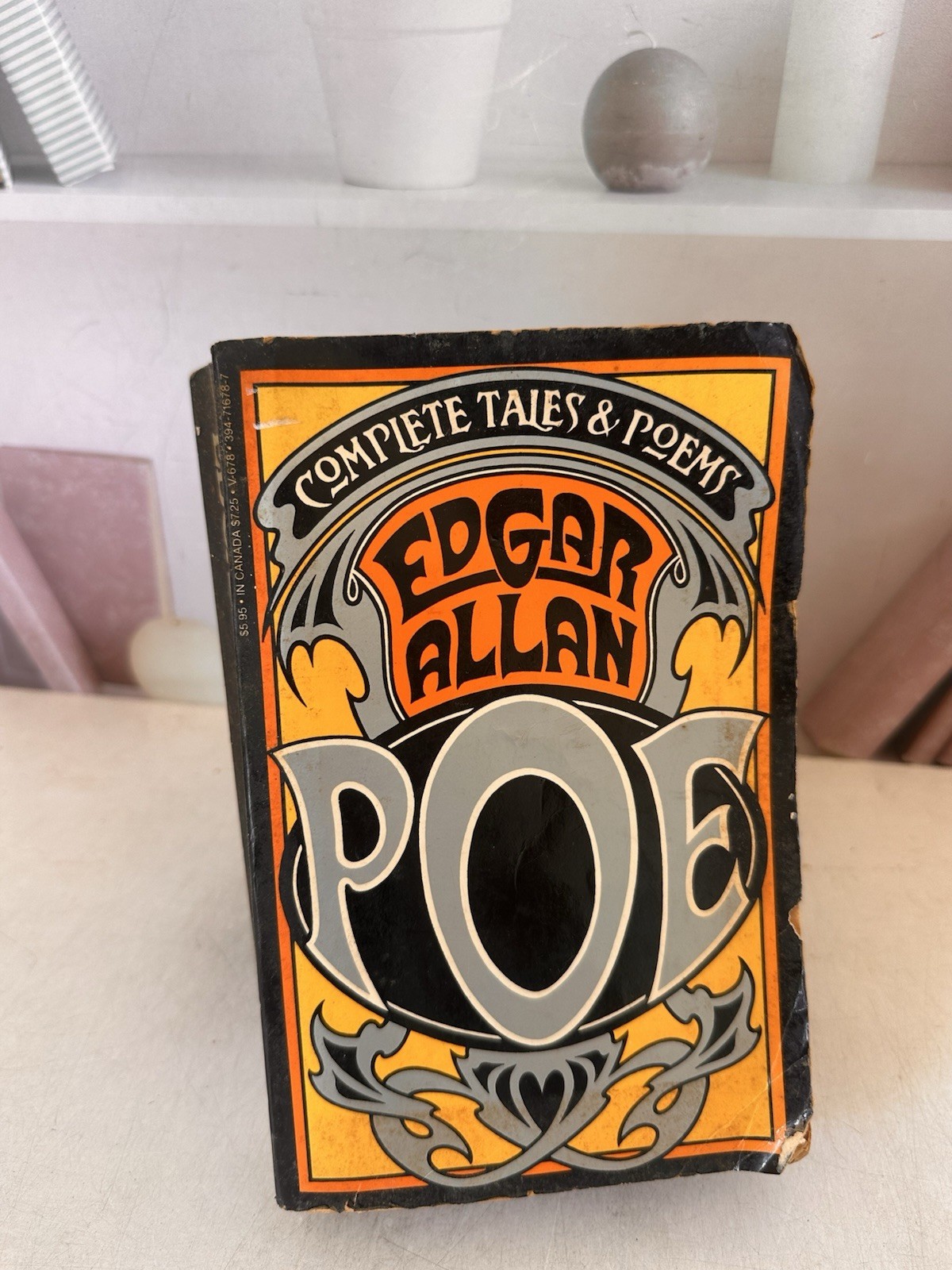 Edgar Allan Poe Complete Tales & Poems