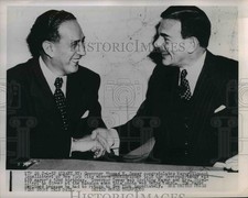 Foto de prensa 1952 El gobernador Thomas Dewey felicita al alcalde Vincent Impelliteri