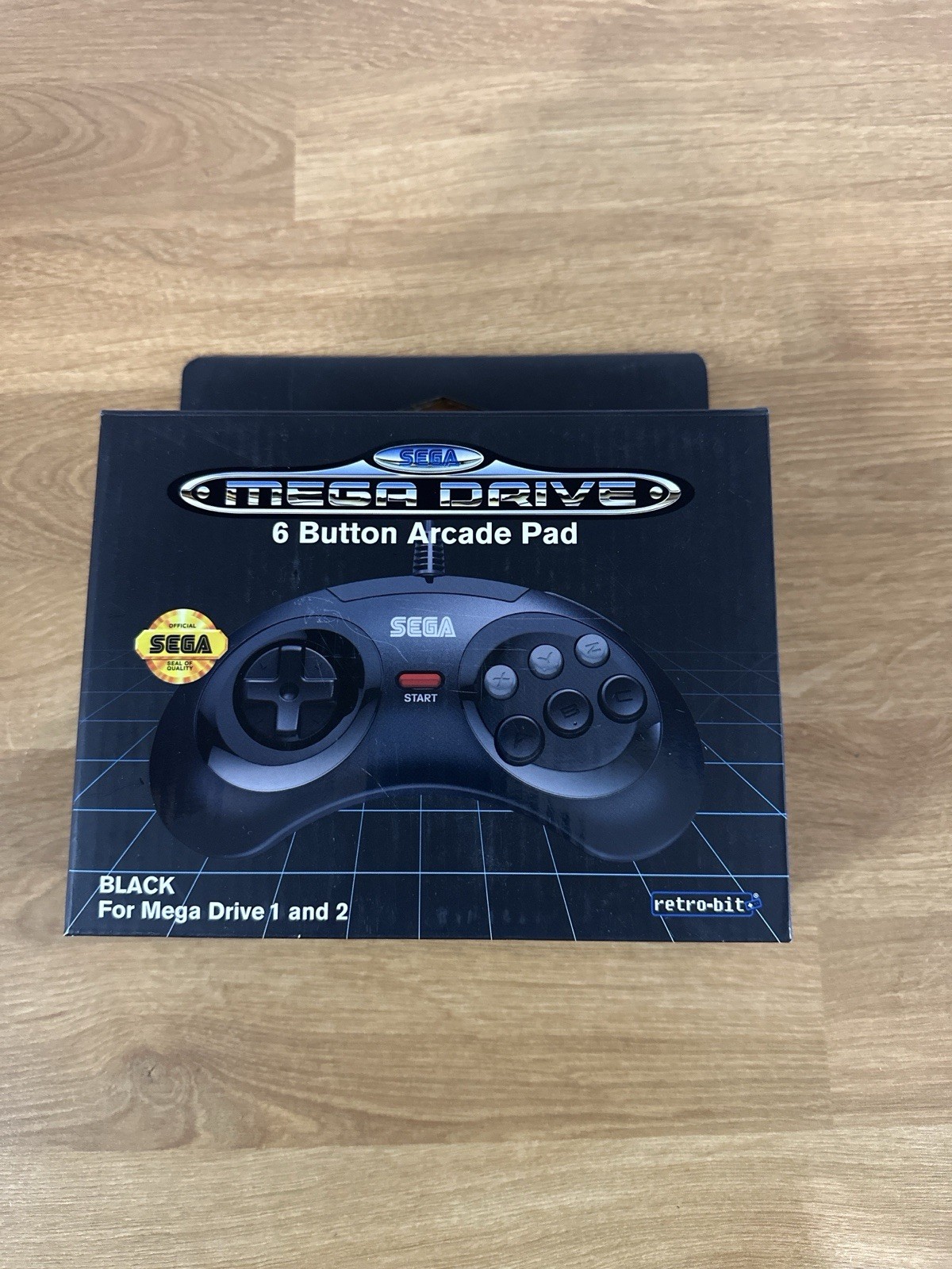 Manette SEGA Mega Drive 6 Boutons Officielle – Arcade Pad – Retro-Bit – Noire