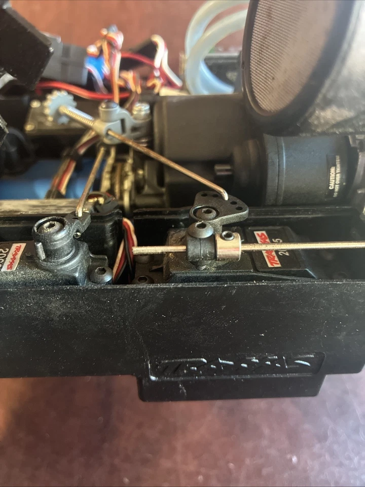 Traxxas Gas Revo 3.3 4WD OFF ROAD TRUCK Untested For Parts - Image 3 of 4