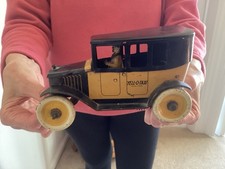 Tin lithographed wind-up